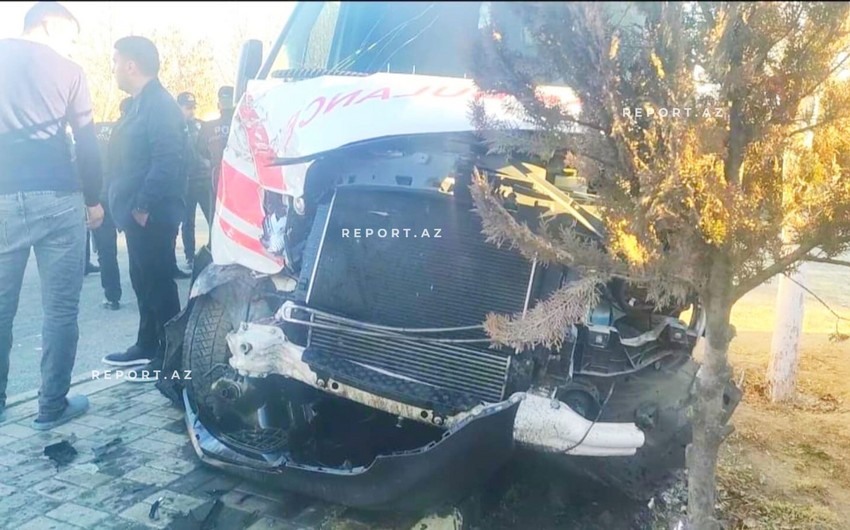 Babək rayonunda çağırışa gedən təcili tibbi yardım avtomobili qəzaya uğrayıb, xəsarət alanlar var