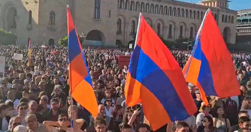 В Ереване избит и подвергнут приводу один из участников акции протеста 