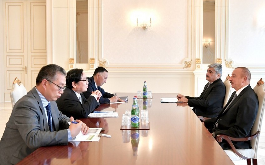Президент Ильхам Алиев принял вице-президента Азиатского банка развития
