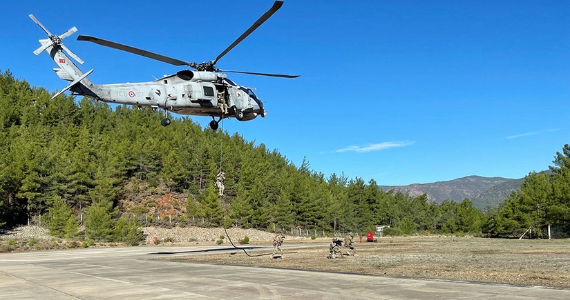 Azərbaycan və Türkiyə dəniz xüsusi təyinatlıları şərti düşmən arxasına helikopterdən enmə tapşırıqları yerinə yetiriblər