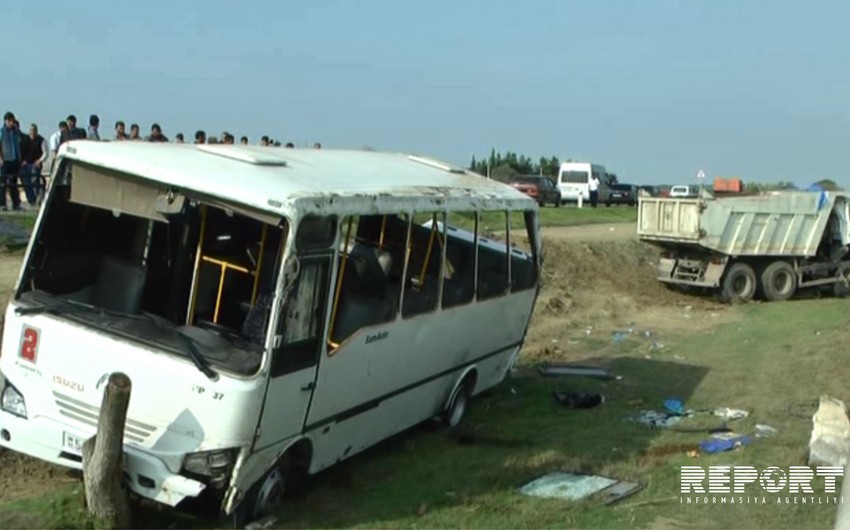 Авария автобуса со школьниками в Сабирабаде - ФОТОРЕПОРТАЖ