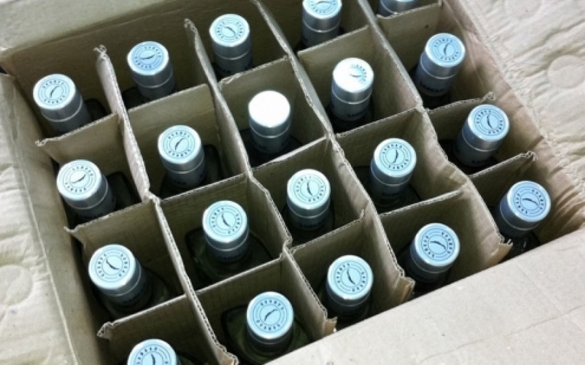 ​В Петербурге полиция задержала двух азербайджанцев со 100 коробками контрафактного алкоголя