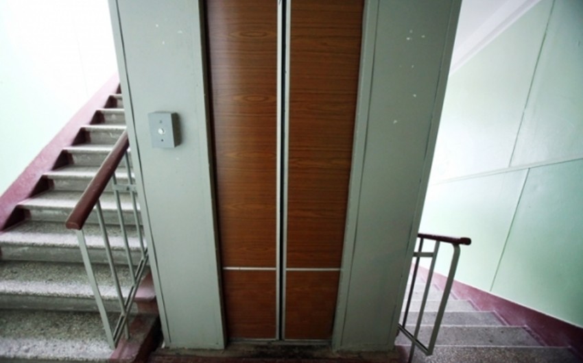 ​Abşeron rayonunda liftdə qalan 4 nəfər xilas edilib