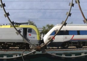 В Турции пассажирский поезд попал в аварию, есть пострадавшие