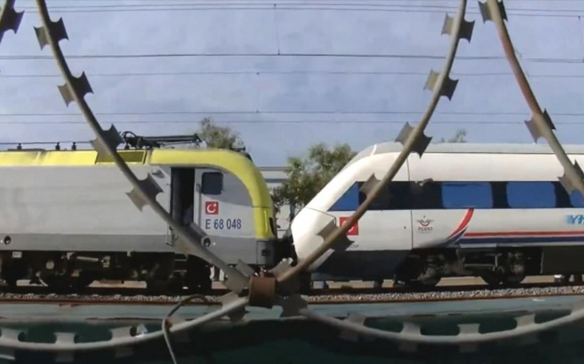 Several injured in passenger train crash in Turkey 