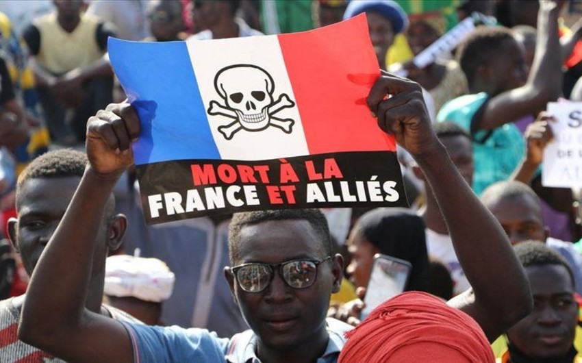Malidə Fransaya qarşı etiraz aksiyası keçirilib
