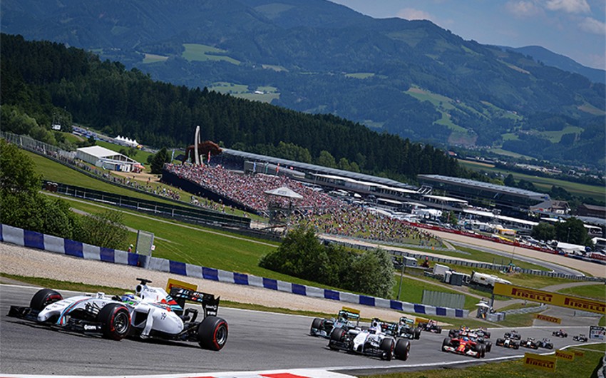 Британский гонщик Мерседес стартует с первого места на Гран-при Австрии