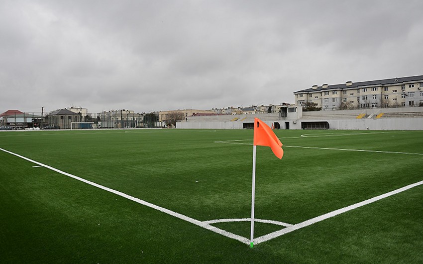 Binə qəsəbə stadionunda süni ot örtüyünün yenilənməsi işləri başa çatıb