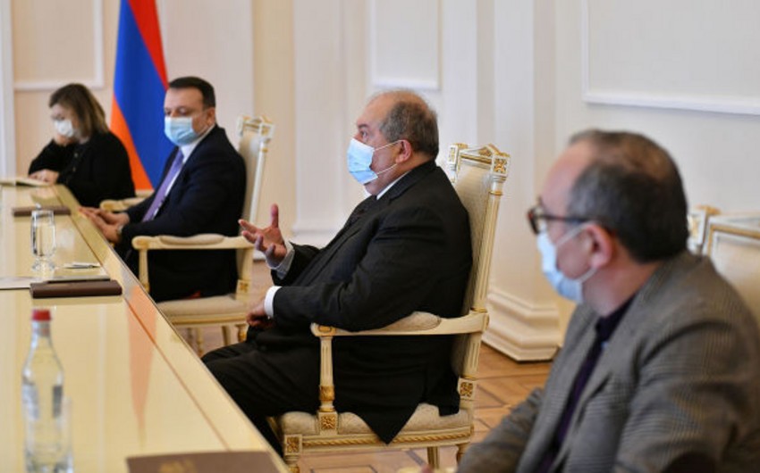 Президент Армении пригласил премьера и представителей оппозиции на встречу