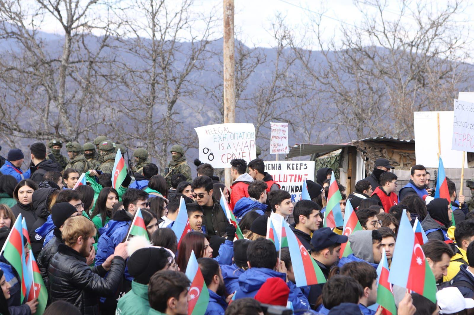Аз новости сегодня новости сегодня последние. Азербайджанцы представители. Протесты в Азербайджане. Ханкенди Азербайджан. Жители Ханкенди..