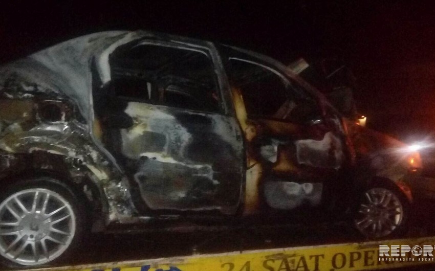 В Баку на проспекте Гейдара Алиева в результате аварии сгорел автомобиль, есть пострадавший