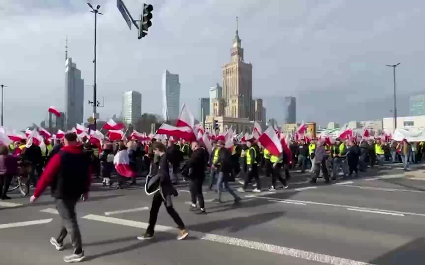 Фермеры из Польши и других стран ЕС начали демонстрацию в Варшаве