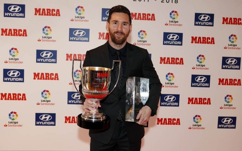Lionel Messi mövsümün ən yaxşı oyunçusu mükafatını alıb - VİDEO