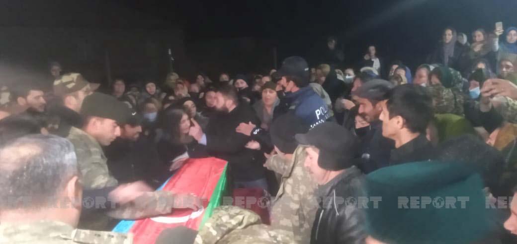 Похоронили ночью. Похороны солдаты Украини Адилет Алиев. В селе Алабердино прошла церемония прощания.