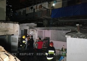 В Баку потушен пожар в двухэтажном жилом доме