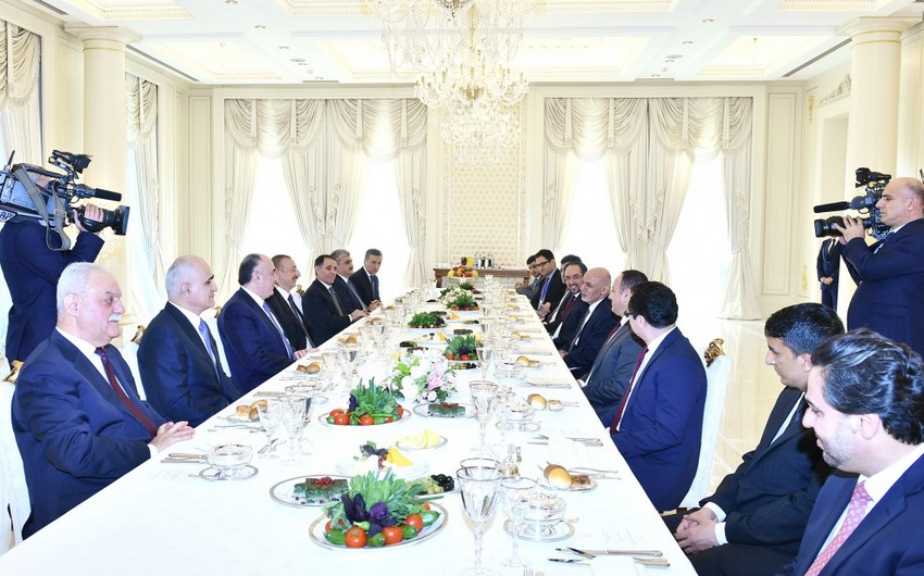 Президенты Азербайджана и Афганистана присутствовали на совместном рабочем обеде