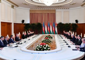 Presidents of Azerbaijan and Tajikistan hold expanded meeting