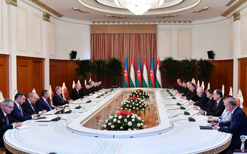 Presidents of Azerbaijan and Tajikistan hold expanded meeting