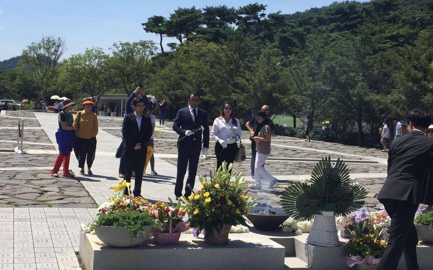 Посол Рамзи Теймуров посетил могилу первого президента Южной Кореи, посетившего Азербайджан