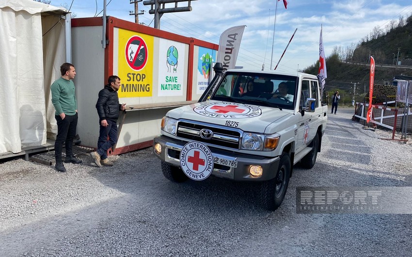 ICRC vehicles pass freely on Khankandi-Lachin road