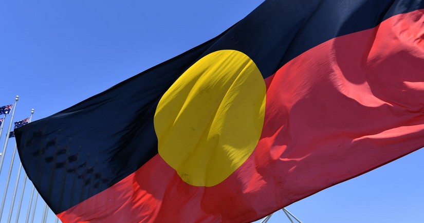 Власти Австралии выкупили авторские права на флаг аборигенов 