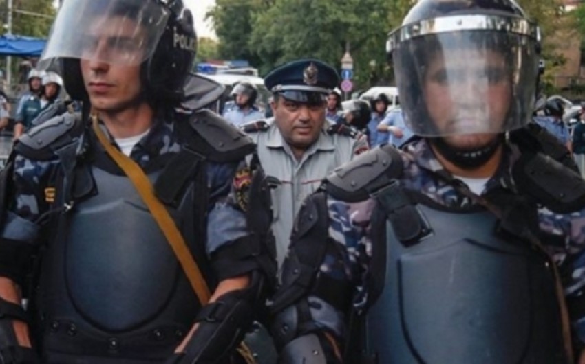 В Ереване силы полиции, применив грубую силу, разогнали участников шествия протеста к резиденции президента