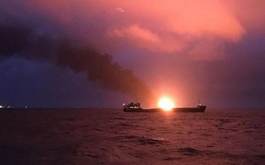 В Таиланде загорелось гонконгское судно, около 50 человек пострадали