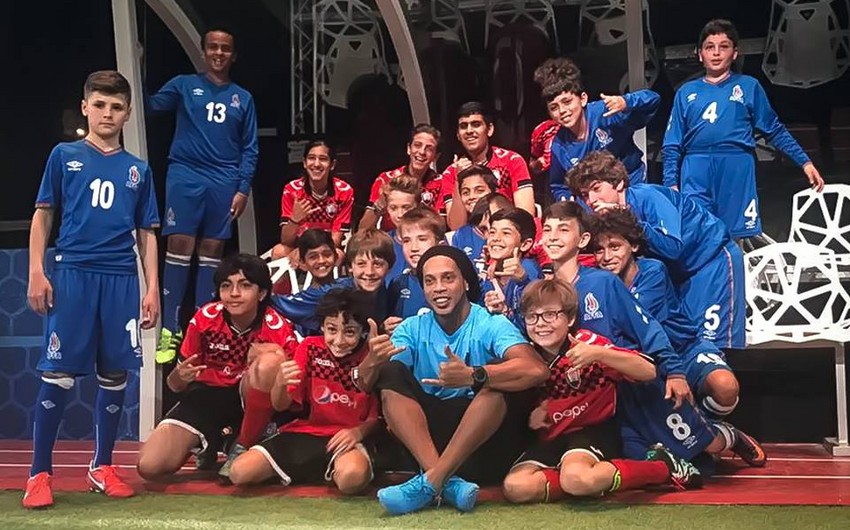 Ronaldinho and Gabala Sports Club sign agreement