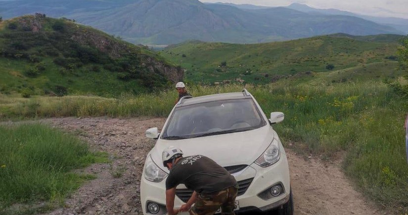 Qubadlıda batan avtomobildə qalan şəxslərə köməklik göstərilib