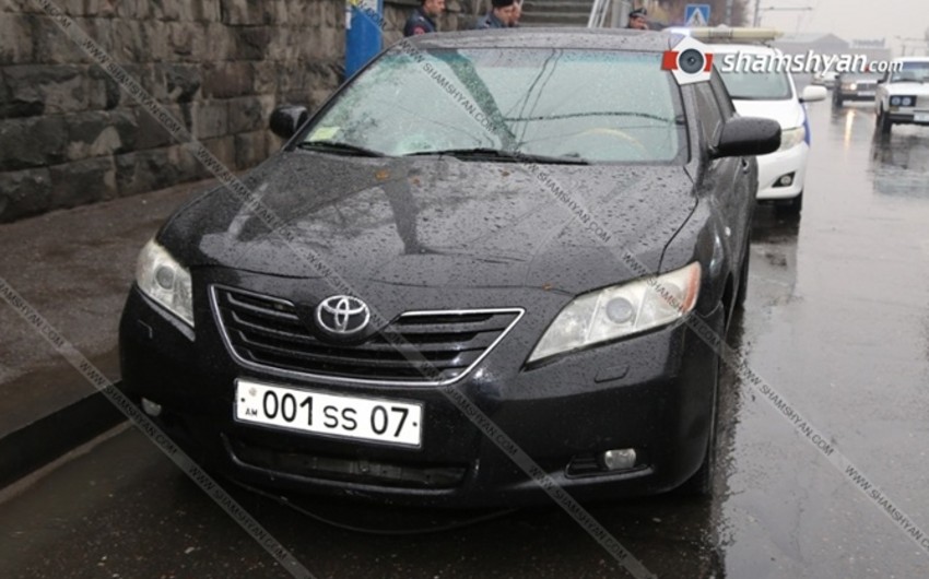 Yerevanda məmur sürücüsü idarə etdiyi xidməti avtomobillə yeniyetməni vurub