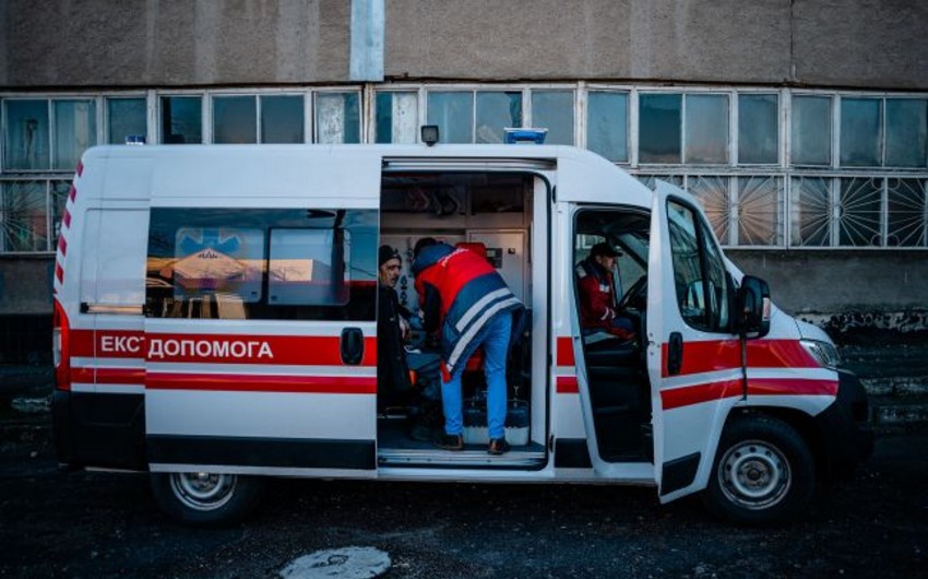 Ukraynanın Kremençuk şəhərinə raket hücumu olub, ölən və yaralananlar var