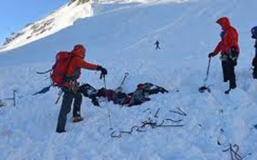 Alp dağlarında qar uçqunları on nəfərin həyatına son qoyub
