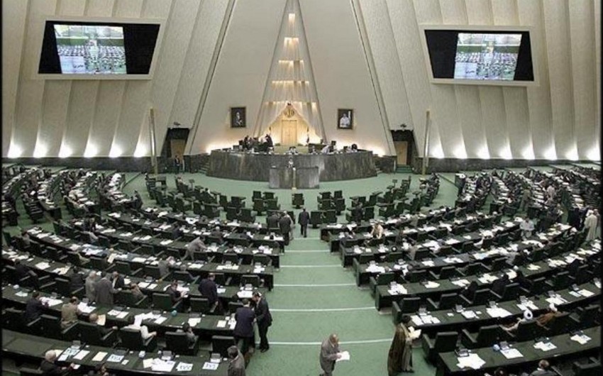 Иран намерен прекратить закупку товаров из США в ответ на продление санкций