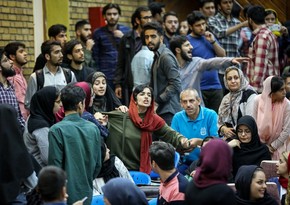 İranda elmi işini hicabsız müdafiə edən xanım bir il azadlıqdan məhrum edilib