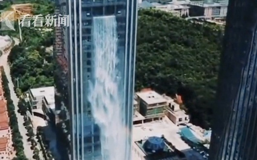 Водопад, появившийся на небоскребе, напугал местных жителей в Китае - ВИДЕО