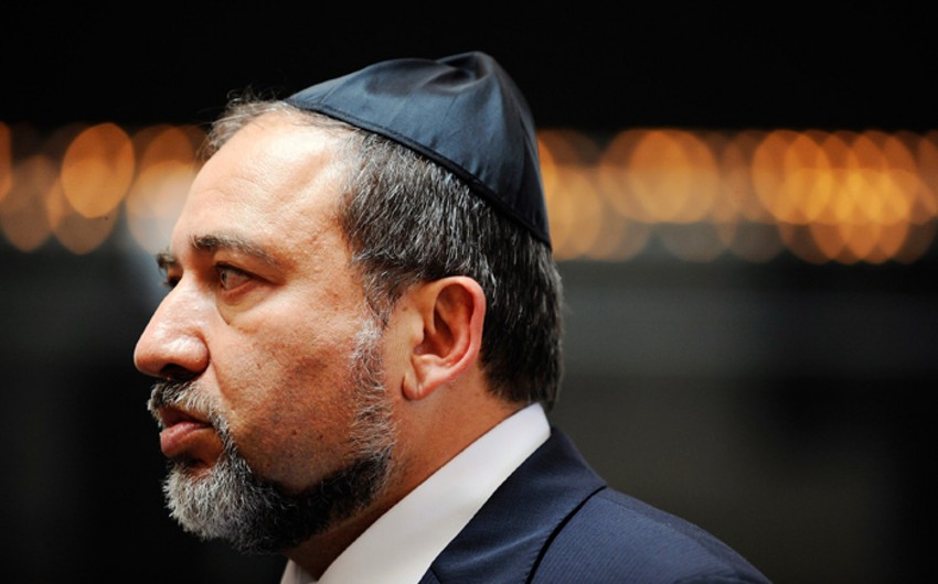 Министр обороны Израиля призвал евреев уезжать из Франции