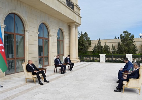 Президент Ильхам Алиев принял верительные грамоты новоназначенного посла Узбекистана в Азербайджане 