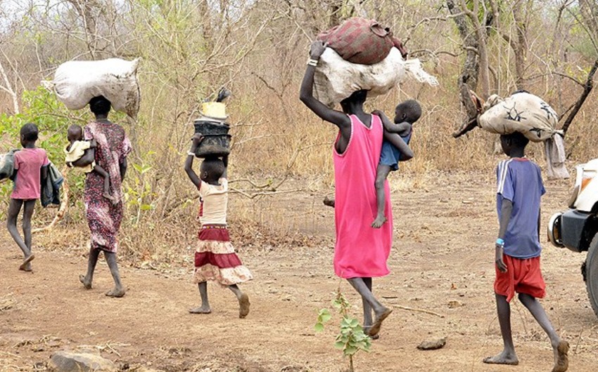 Hundred thousands of civilians  fled their homes in South Sudan
