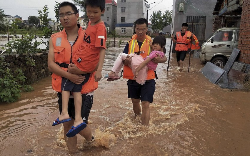 Çində leysan yağışlar nəticəsində 12 nəfər ölüb, itkin düşənlər var