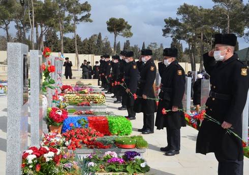 Военнослужащие азербайджанской армии посетили могилы шехидов