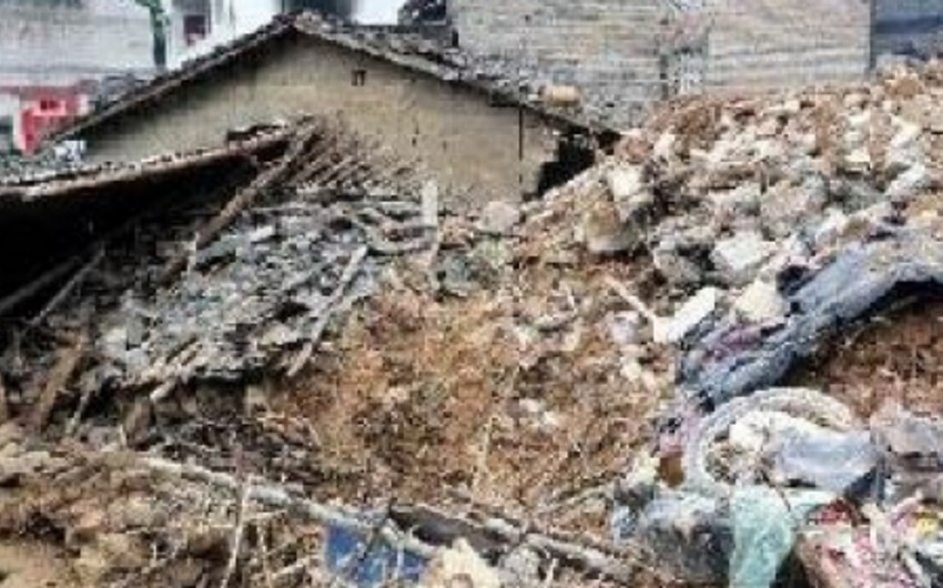 Более 20 домов ушло под землю из-за оползня в Китае
