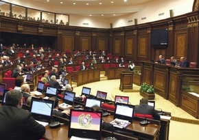 Ermənistanda hakim fraksiyanın üzvü deputatlıqdan istefa verib
