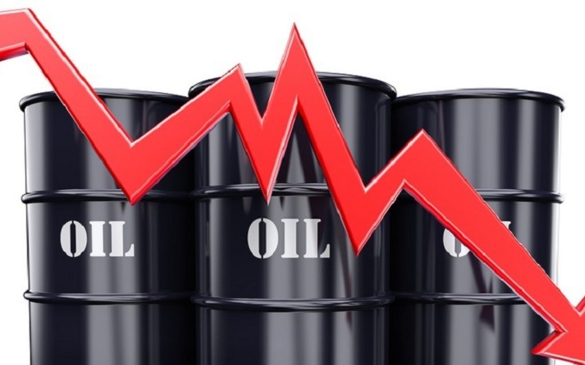 Azerbaijani oil price declines by 4 %