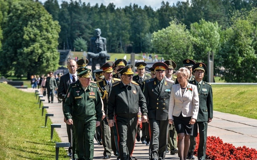 Zakir Həsənov Minskdə “Şöhrət kurqanı” və “Xatın” memorial kompleksini ziyarət edib