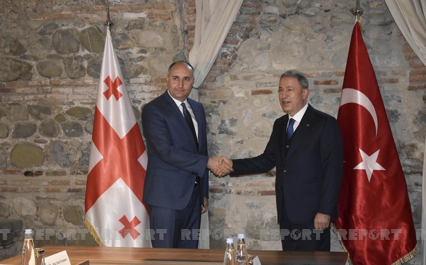 Turkish, Georgian defense ministers discuss situation in region