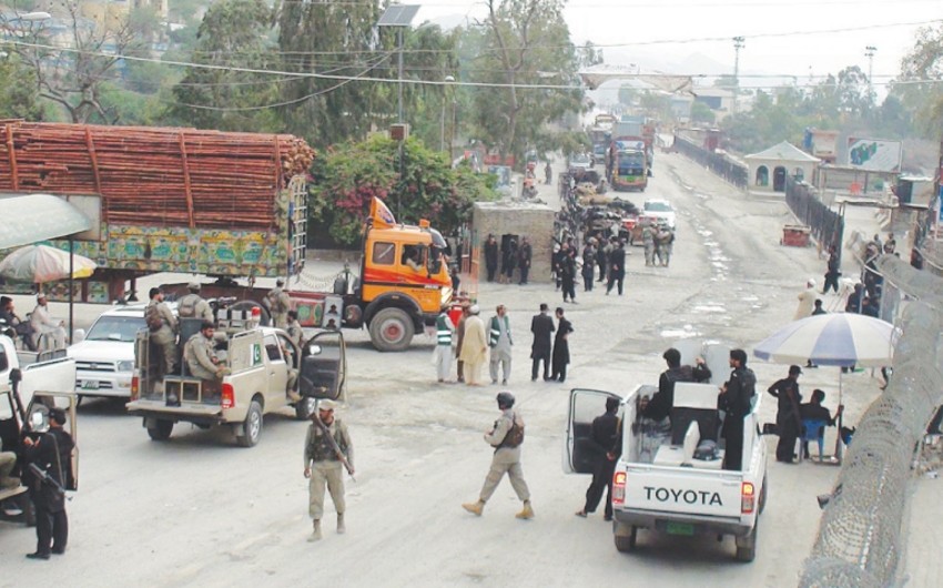 Пакистан закрыл границу с Афганистаном в районе КПП Торкхам