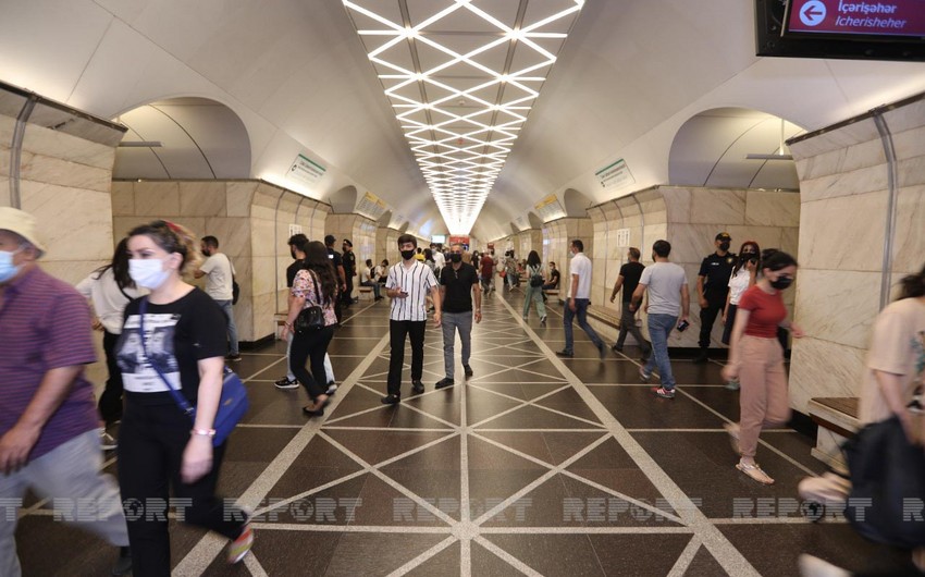 Полиция провела рейд в бакинском метро по проверке соблюдения масочного режима