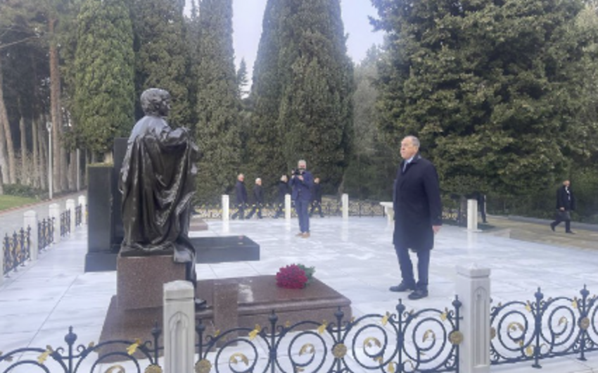 Russian Foreign Minister visits Alley of Martyrs