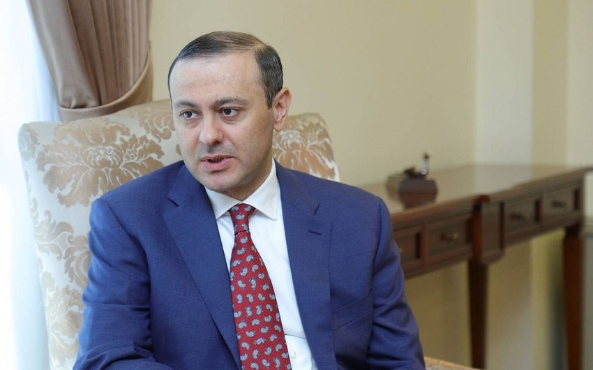 Григорян: Ереван получил от Баку очередной пакет предложений по мирному договору