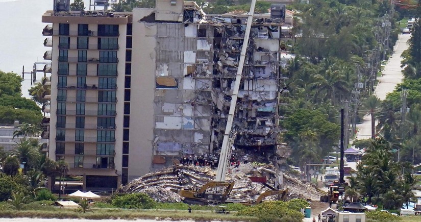 10-story building collapses in Argentina, rescue efforts underway